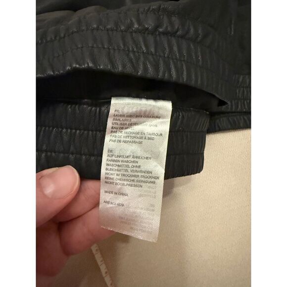 Twist and Tango Black Faux Leather Shorts Elastic Waist Casual Summer Sz 40 L/XL - Picture 7 of 7